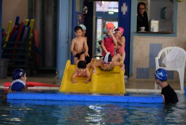 "LES CLASSES BLEUES" À LA PISCINE